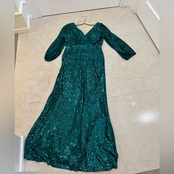 Gorgeous Emerald gown evening gown - Picture 1 of 6
